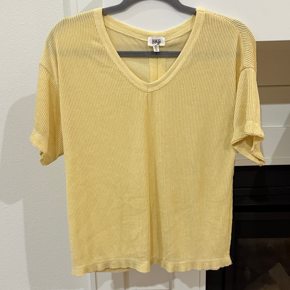 BKE Light Yellow Ribbed V-Neck Short Sleeve Top